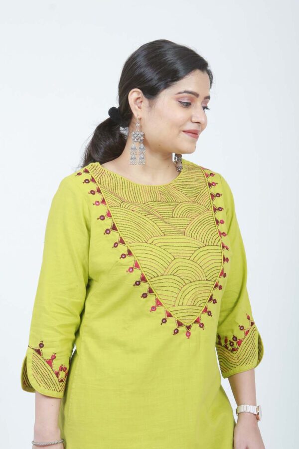 Paro Hand Embroidered kurta set Buy Urmul Desert Crafts