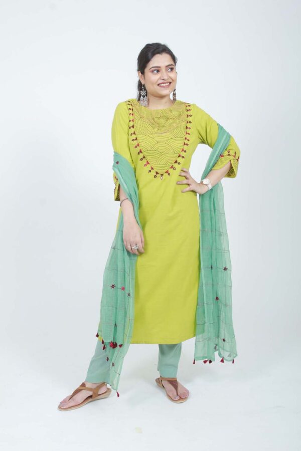 Paro Hand Embroidered kurta set Buy Urmul Desert Crafts