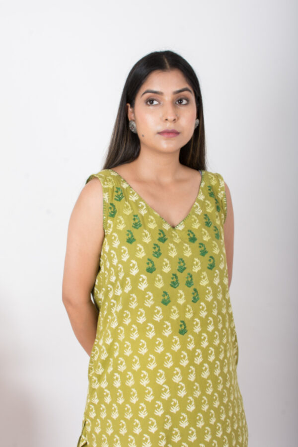 Zohra Handblock printed and Embroidered Green kurta. (2pc kurta and pant) Buy Urmul Desert Crafts