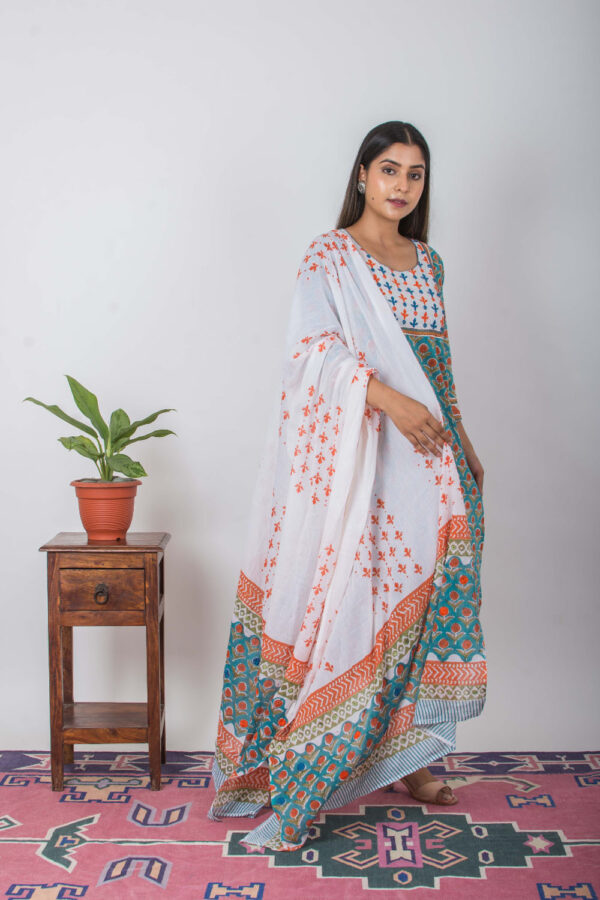 Gauhar Handblock printed and Embroidered floral white kurta. (3pc Kurta, Pant and Dupatta ) Buy Urmul Desert Crafts