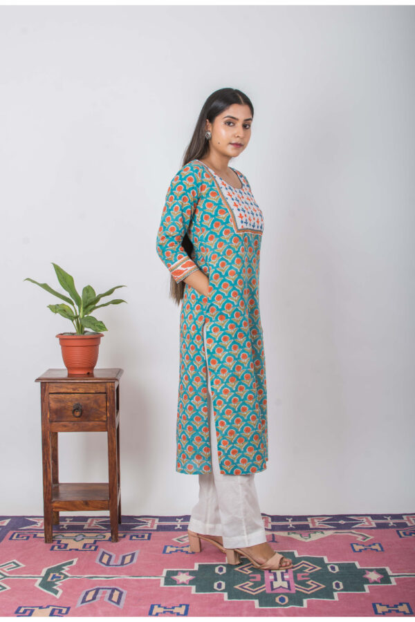 Gauhar Handblock printed and Embroidered floral white kurta. (3pc Kurta, Pant and Dupatta ) Buy Urmul Desert Crafts