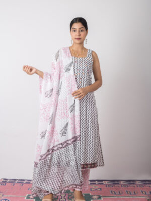 Parijat Handblock printed and Embroidered white kurti.(3pc kurta pant and Dupatta) Buy Urmul Desert Crafts
