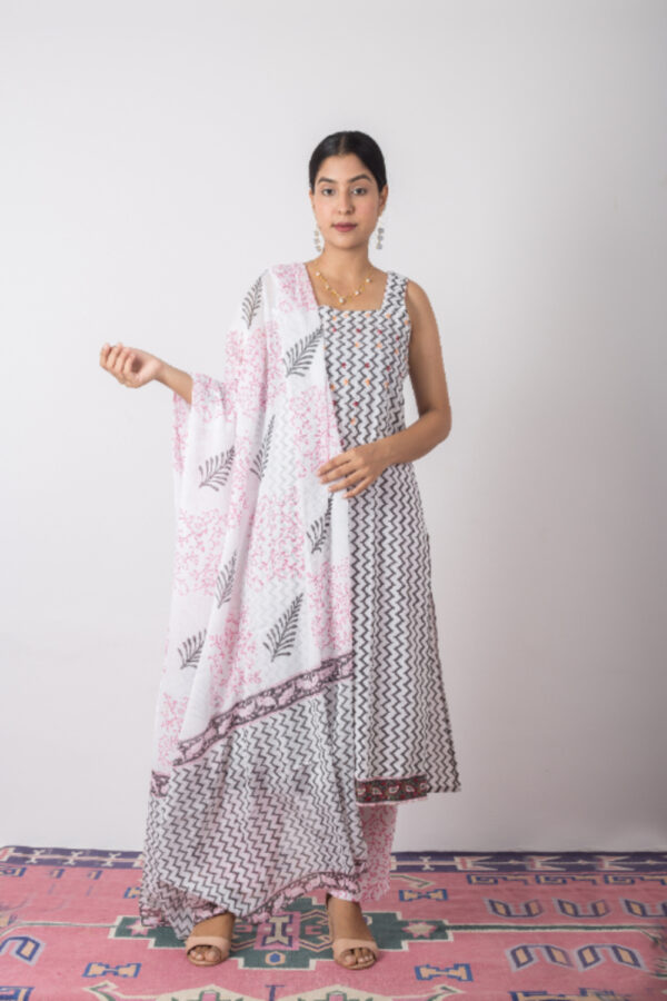 Parijat Handblock printed and Embroidered white kurti.(3pc kurta pant and Dupatta) Buy Urmul Desert Crafts