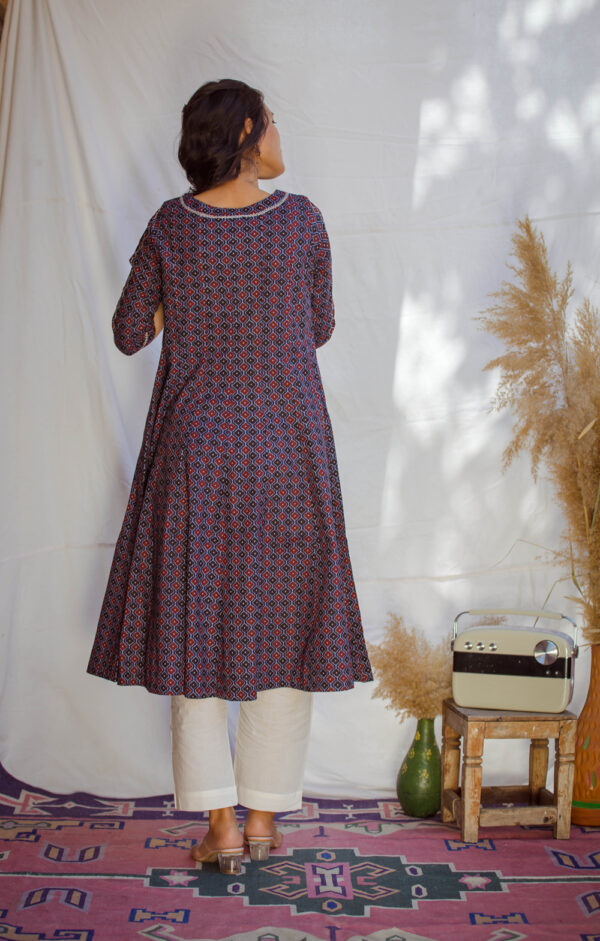 Dia Bageecha Kurti Buy Urmul Desert Crafts