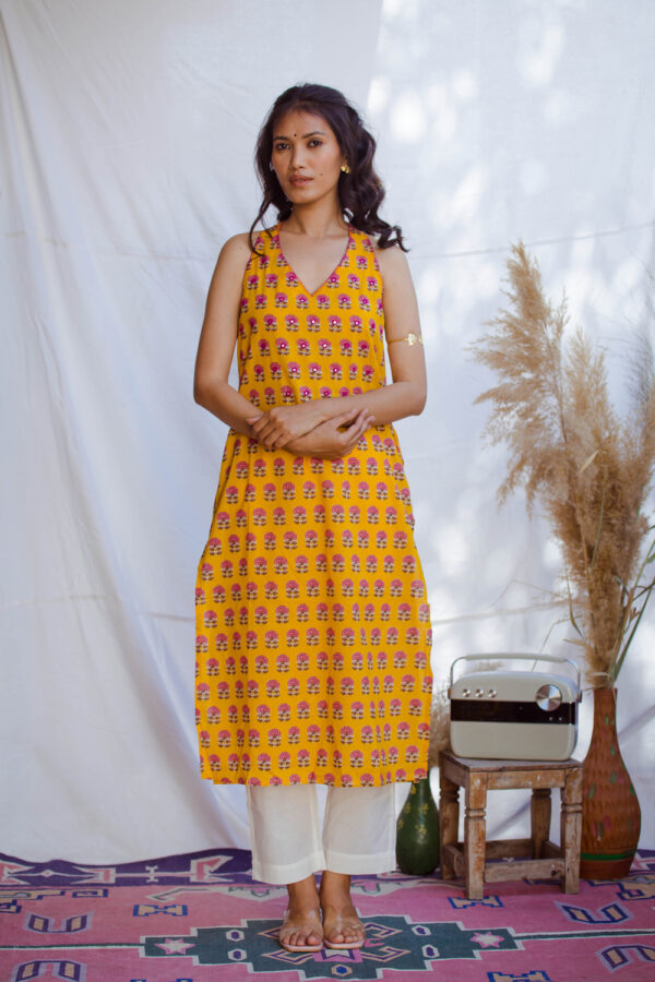 Inari Bageecha Kurti Buy Urmul Desert Crafts