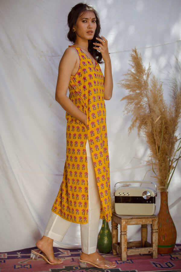 Inari Bageecha Kurti Buy Urmul Desert Crafts